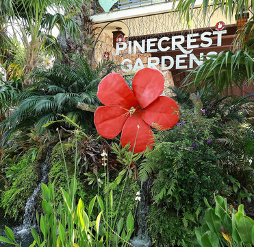 Pinecrest Botanical Gardens entrance sign.  Pinecrest Gardens is a 20 acre park located in Miami Dade County, Florida, USA.