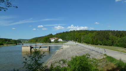 Blick über die Talsperre