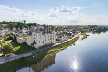 Fototapeta na wymiar prise de vue aerienne de l'un des plus beau village de France Montsoreau dans le Maine et Loire avec la Loire en premier plan et vue sur le château