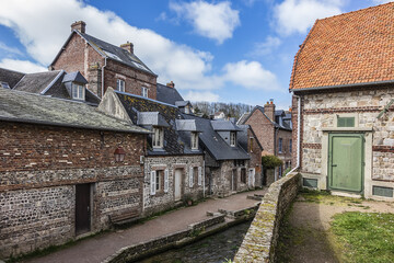 Fototapeta na wymiar Picturesque village of Veules-les-Roses that crossed river Veules. Veules-les-Roses - tourism and farming village on coast of English Channel. Veules les Roses, Seine-Maritime, Normandy, France.
