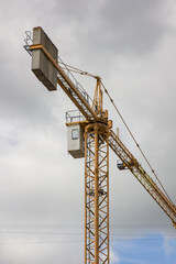 Fototapeta na wymiar construction uses a construction crane to lift loads