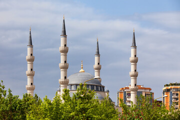 Fototapeta na wymiar Namazgjah Mosque in Tirana
