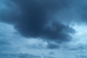 Obraz premium Background of dark clouds before a thunder-storm