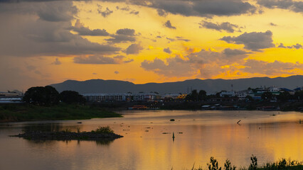 Obraz na płótnie Canvas Sunset on the Chao Phraya River