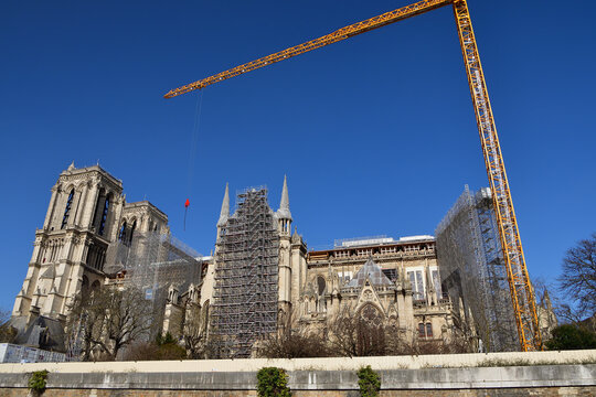 フランス、パリ。火災後、改修工事中のノートルダム大聖堂、2021年2月24日撮影。
