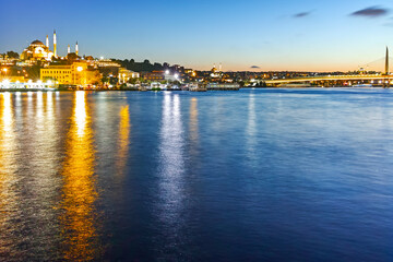 Fototapeta premium Sunset view of Golden Horn in city of Istanbul, Turkey