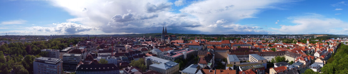 Naklejka na ściany i meble Regensburg, Deutschland: Panorama der Stadt
