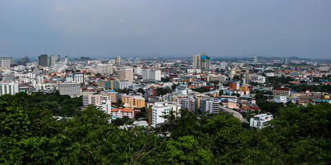 Fototapeta na wymiar colours and size of Pattaya city from viewpoint