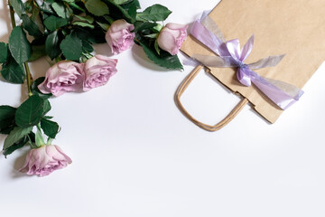 flower rose pink violet purple shopping bag gift white background
