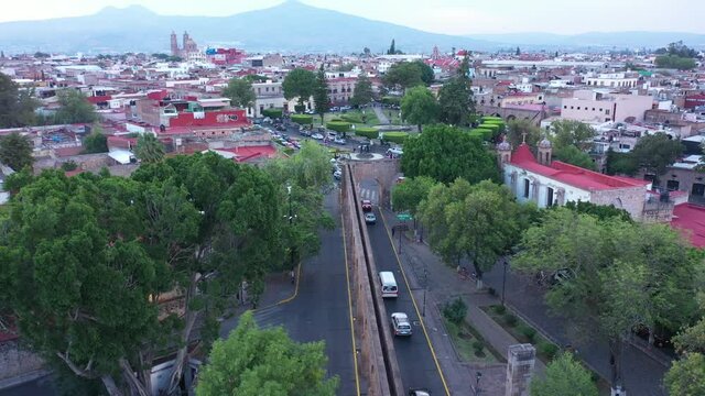 Video aereo de las Tarascas en Morelia, Mich, MX. Serie de videos trayectorias lineales y como punto de interes. Aerial video of Las Tarascas, its a gruop of videos of different trajectories and pov. 