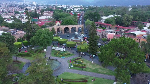 Video aereo de las Tarascas en Morelia, Mich, MX. Serie de videos trayectorias lineales y como punto de interes. Aerial video of Las Tarascas, its a gruop of videos of different trajectories and pov. 