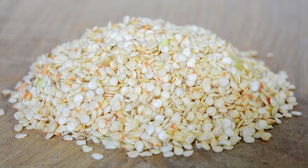 Sweet pepper. Bell pepper seeds. Pepper seeds for a new harvest. Fresh red and green pepper seeds