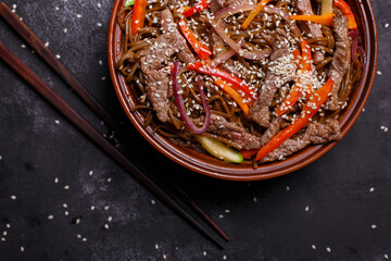  Japanese noodles with beef and vegetables