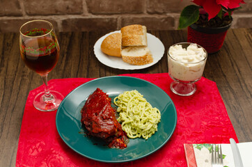 Roasted ribs marinated with barbecue sauce served with mashed potatoes, spaghetti and bread. Plate of food served on wooden table