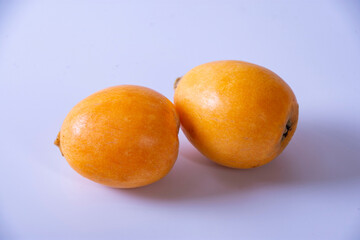 黄色いビワの実