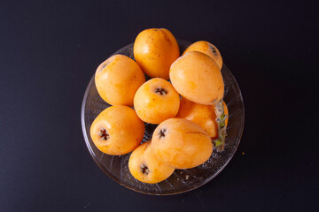 黄色いビワの実