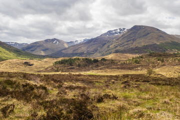 Fototapeta na wymiar The Affric Kintail Way is a fully signposted, superb cross-country route for walkers and mountain bikers stretching almost 44 miles from Drumnadrochit on Loch Ness to Morvich in Kintail by Loch Duich.