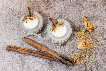 Fotografía de producto, Velas Aromáticas, con un olor agradable de manzana canela , mezcla frutal...