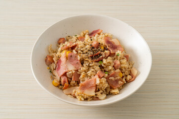 Fototapeta na wymiar fried rice with bacon ham and black peppers