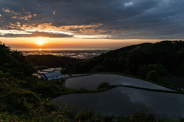 棚田と夕日