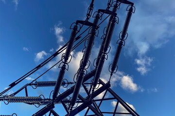 Industrieller Kondukter am Elektrischen Netz an einer Hochspannung Stromanlage an der...