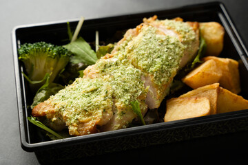 チキンの香草パン粉焼