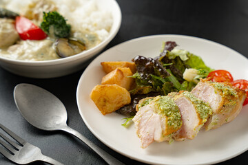 チキンの香草パン粉焼