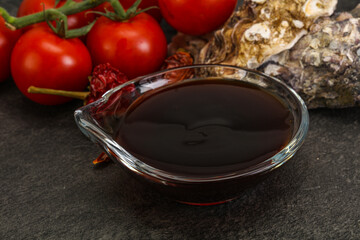 Obraz na płótnie Canvas Oyster sauce in the bowl