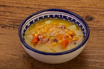 Pea soup with smoked ribs