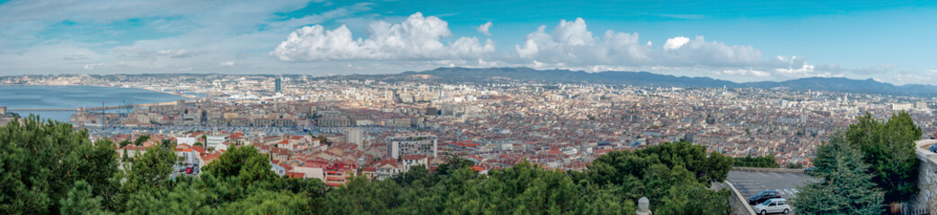 Fototapeta na wymiar Panorama-Blick auf Marseille von der Notre Dame de la Garde