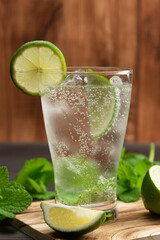 炭酸水　ライム　ハーブ