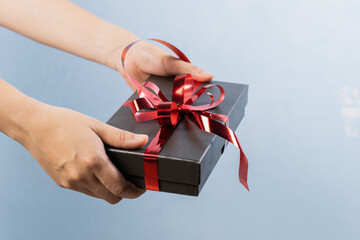 Woman hand holding gift box