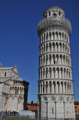 Fototapeta na wymiar leaning tower