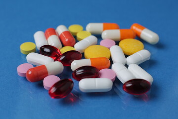Colorful of tablets and capsules pill in blister packaging arranged with beautiful pattern with flare light. Pharmaceutical industry concept. Pharmacy drugstore. Antibiotic drug resistance.