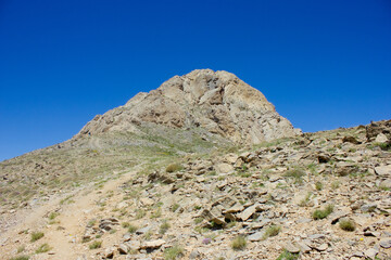 Fototapeta na wymiar the top of the mountain under the blue sky
