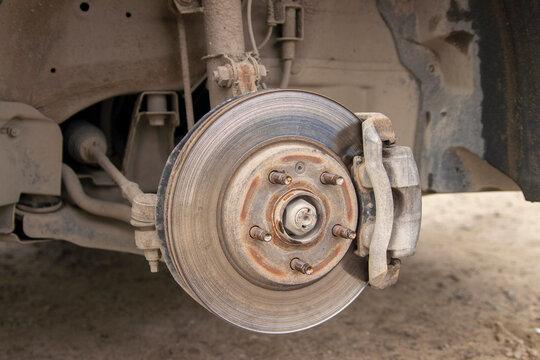 Caliper and brake disc of the front wheel of the car.