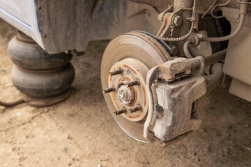 Caliper and brake disc of the front wheel of the car.