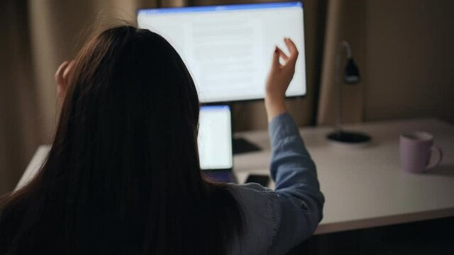 Deadline: Stressed woman feels desperate working from home