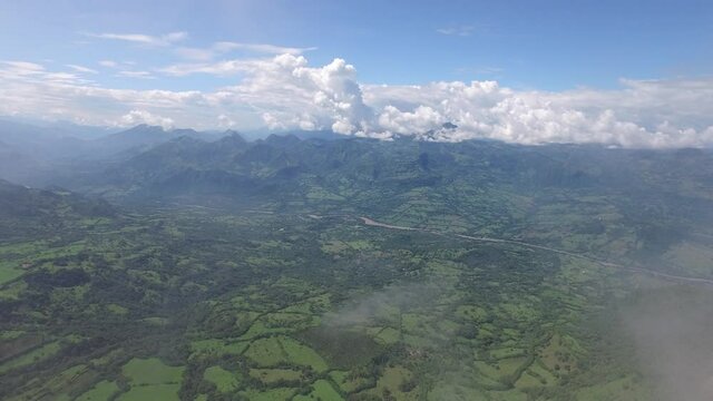 From Puerto Arturo in Jeric&oacute;, Antioquia you can see the canyon of the cauca half adorned by some of its tutelary hills such as Cerro Tuza, Los Farallones de la Pintada