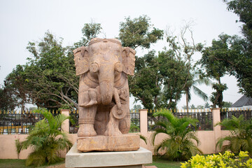 Fototapeta premium Elephant sculpture isolated over outdoor background