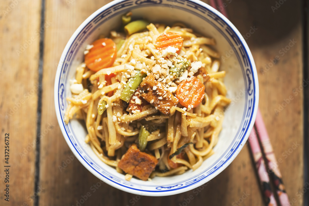 Wall mural Pad thai tofu, pasta with tofu and vegetables, nuts