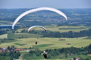 Gleitschirmfliegen, Vorbereirungen, Start und Flug im Allgäu auf der Buchenbergalm