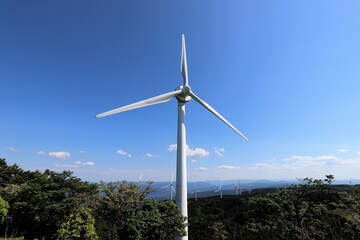 Fototapeta premium 青山高原の風車群