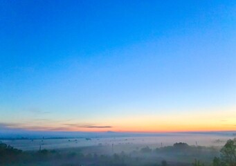 Fototapeta na wymiar sunrise over the field in the fog