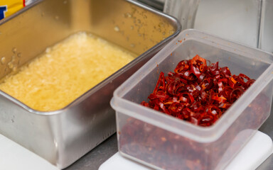 刻んだ唐辛子とガーリック