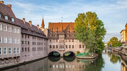 Obraz premium Hospice of the Holy Spirit and Pegnitz river in Nuremberg