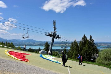 Gleitschirmfliegen, Vorbereirungen, Start und Flug im Allgäu auf der Buchenbergalm