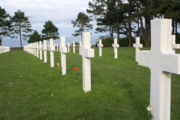 Cimetière Américain Omaha Beach croix cimetière militaire Mémorial Guerre juin 1944...