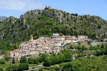 Fototapeta na wymiar le village médiéval de Sainte-Agnès - Alpes-Maritimes
