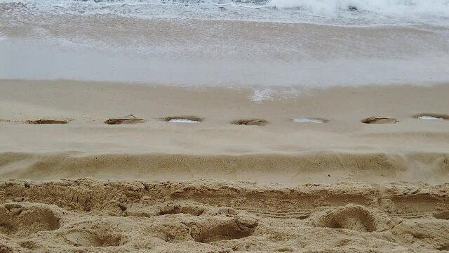 Eau recouvrant le sable en bord de plage